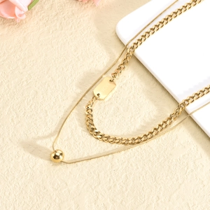 Collier double couche en or avec perles MOM et pendentifs rectangulaires