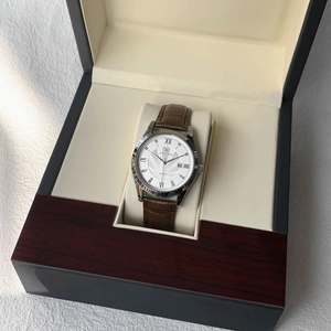Classic silver quartz men's watch with brown leather strap in a premium wooden gift box