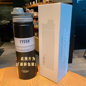 Close-up of 750ml black matte stainless steel vacuum flask with minimalist packaging box