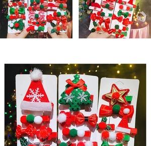 Détail de barrettes de Noël rouges et vertes avec paillettes et nœuds pour filles