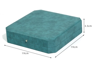 Scatola per gioielli in pelle PU verde scuro con chiusura argento, misura 19x19x3,5cm dettaglio