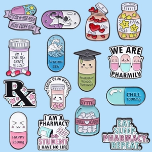 Set aus 14 kreativen Emaille-Pins mit Humor zu Pharmazie und psychischer Gesundheit