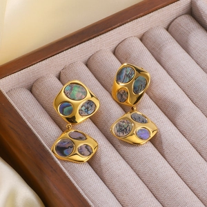French minimalist 18K gold earrings with square geometric black shell inlays