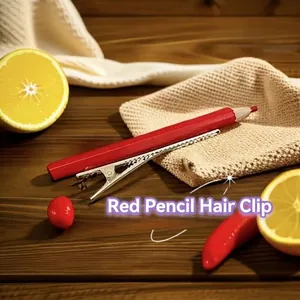 Barrette à cheveux créative en forme de crayon rouge avec pince sur fond en tricot