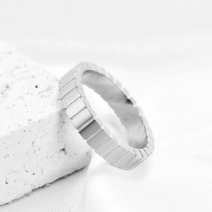 Minimalist silver 4mm stainless steel ring with stacked geometric ice cube design