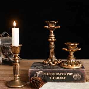 Set di tre candelabri francesi vintage in bronzo con finitura anticata per interni
