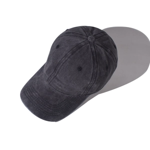 Casquette de baseball en coton gris foncé lavé avec texture rétro et visière courbée
