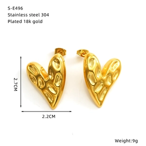 Detail showing 18k gold plated stainless steel heart earrings with dimensions and weight