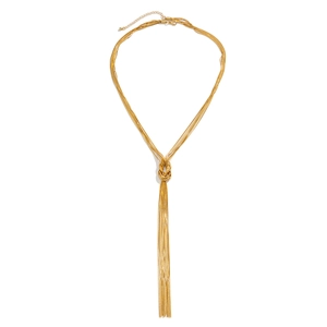 Detail einer mehrsträngigen goldenen Schlangenkette mit Knoten und langen Fransen