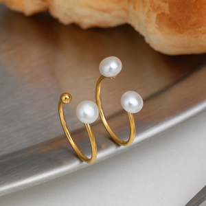 Set di anelli in acciaio inossidabile placcato oro 18K con perle bianche tonde