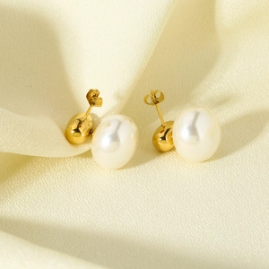 Elegant 16K gold plated stainless steel geometric earrings with white oval pearls