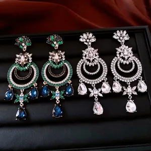 Boucles d'oreilles pendantes style palais vintage avec cristaux verts bleus et clairs