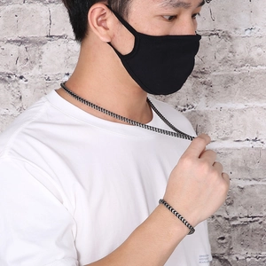 Detail of vintage black Spica wheat chain necklace and bracelet set in stainless steel