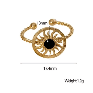 Détail de l'emblème soleil de 13mm avec pierre noire et dimensions de la bague
