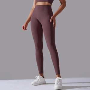Detail der High-Waist Yoga-Leggings mit breitem Rippbund in Mauve aus schnelltrocknendem Stoff
