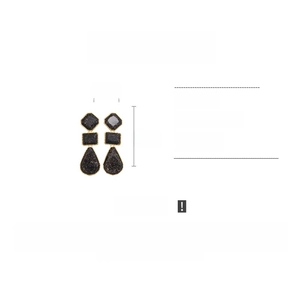Tableau des tailles détaillé des boucles d'oreilles géométriques noires en résine