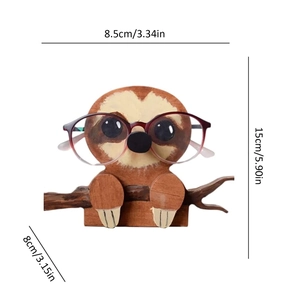Detailed size chart of sloth-shaped wooden glasses holder with 3D product dimensions
