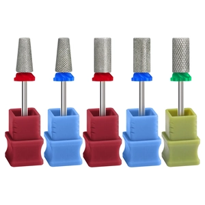 Gedetailleerde set van 5 diamanten nagelbits met kleurgecodeerde houders voor manicure