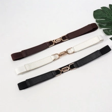 Drei elastische Damengürtel in Braun, Beige und Schwarz mit Bronzeschnallen