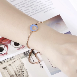 Bracciale Scorpione oro rosa con ciondolo blu e chiusura a sfera regolabile