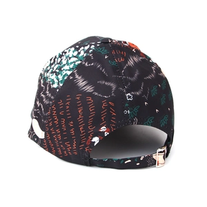 Casquette de baseball noire imprimée avec textures artistiques et boucle réglable argent