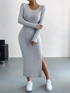 Vestido midi ajustado de punto acanalado gris claro con abertura lateral y manga larga