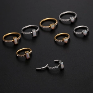 Orecchini cartilagine in acciaio e opale cuore e rettangolo in set oro e argento