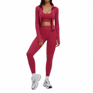 Ensemble de yoga 3 pièces magenta avec veste zippée, brassière et legging taille haute