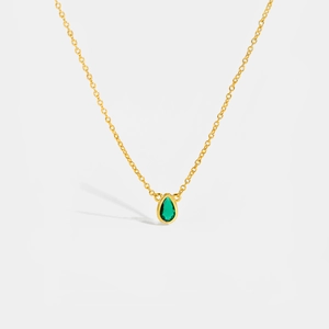 Detail of S925 silver necklace with golden chain and green teardrop pendant