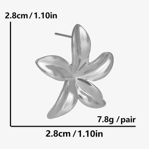 Vue macro de boucles d'oreilles fleurs en acier inoxydable 304 avec taille et poids