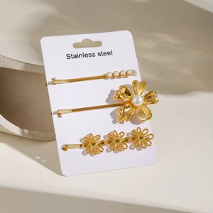 Set of three gold-plated stainless steel hair clips with pearls and daisy flowers