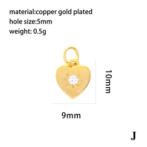 Detail eines 9x10mm vergoldeten Herzanhängers aus Kupfer mit funkelndem Zirkonia-Stein