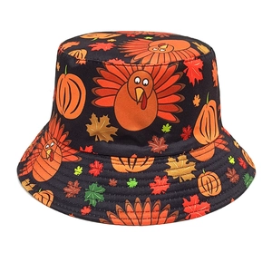 Détail de haute qualité du chapeau cloche noir avec imprimé citrouille et dinde