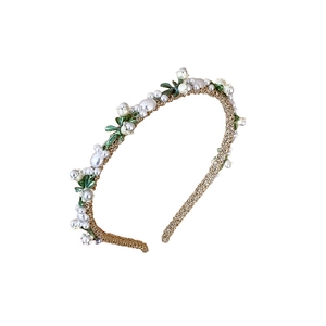Serre-tête français élégant doré avec fleurs en perles blanches et feuilles vertes