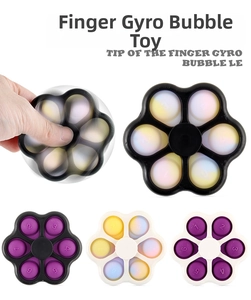 Vista dettagliata del fidget spinner pop-it a forma di fiore con bolle colorate