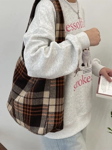 Vintage brown plaid tote bag for women, large capacity shoulder bag for school and commute