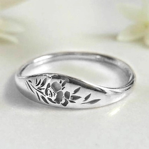 Minimalist silver ring with artistic floral engraving and sleek streamlined design