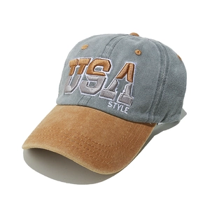 Dettaglio del ricamo 3D USA STYLE su cappellino in cotone lavato con visiera a contrasto