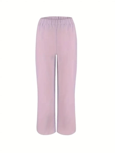 Détail du pantalon large lavande avec taille élastique et texture tissée lisse