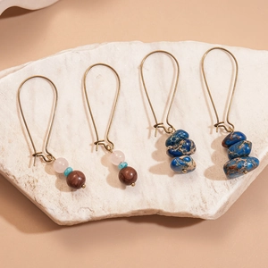 Boucles d'oreilles bohèmes avec perles en pierre naturelle et crochets rétro en laiton