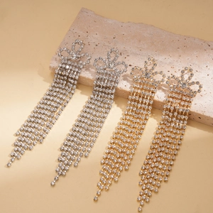Boucles d'oreilles longues à pampilles en or et argent avec strass sur socle en pierre