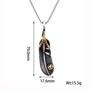 Collana con ciondolo piuma artiglio d'aquila argento e oro con misura 70mm e peso 15,5g