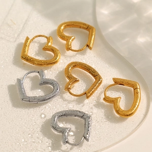 Vintage Titanium Steel Heart Shaped Hoop Earrings Electroplated Metallic Gold Silver Heart Earrings For Women Dating Jewelry