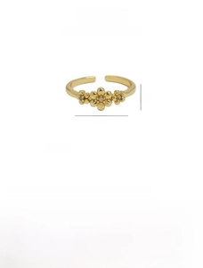 Detailed view of the 18k gold floral brass ring with 14mm dimensions and center rhinestones