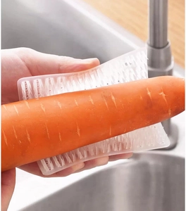 Spazzola flessibile in silicone per pulire carote sopra il lavandino cucina