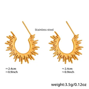Detail of C-shaped sunflower earrings in 18K gold plated stainless steel with dimensions