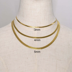 Detailed comparison of 3mm, 4mm, and 5mm gold herringbone chains on a neck model