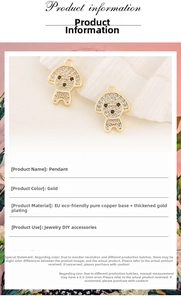 Vue détaillée des pendentifs caniche dorés avec micro-cristaux pour la création de bijoux
