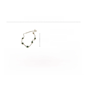 Détail du bracelet plaqué or avec cinq zircons carrés émeraudes et dimensions spécifiées