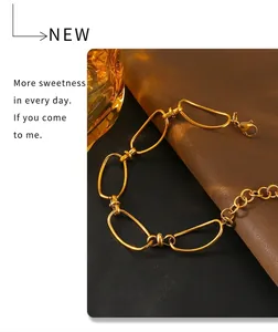 Detail of the gold-plated irregular oval links and lobster clasp of the stylish bracelet